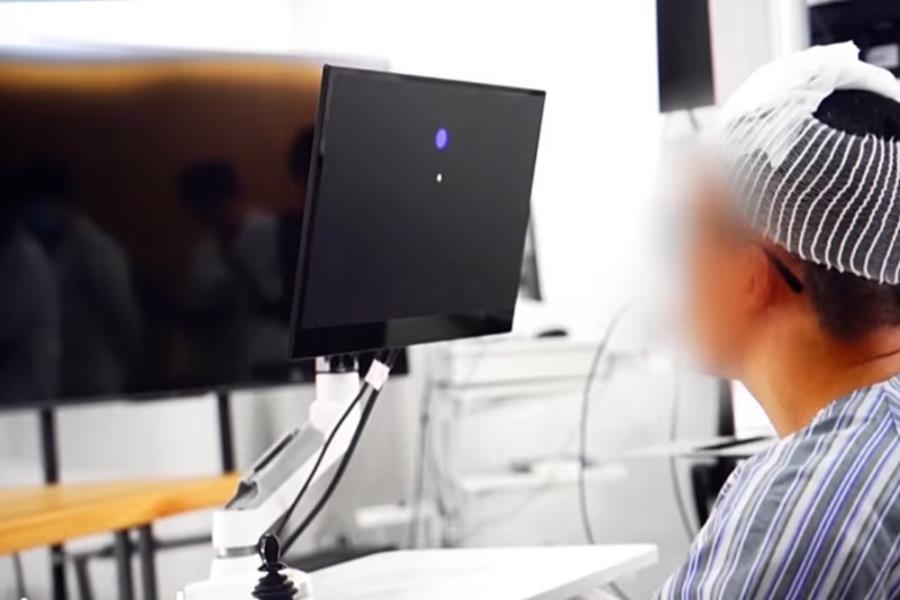 مرد چینی فلج با تراشه مغزی به روبات‌ها دستور داد